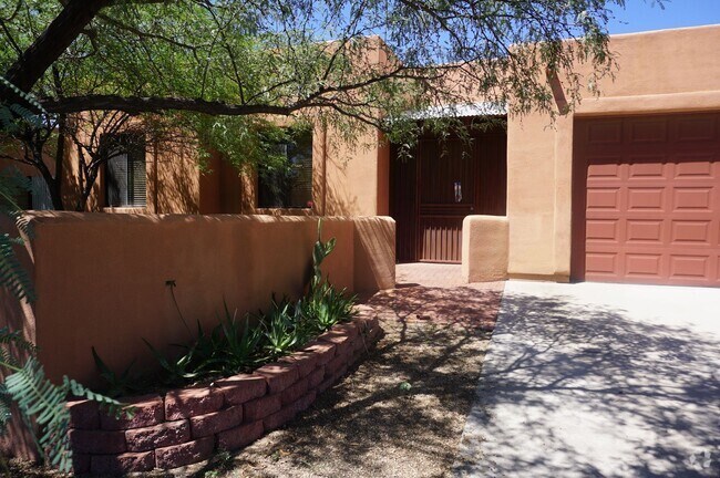 Building Photo - Unique 3Bdm 2Ba home is located in a great...