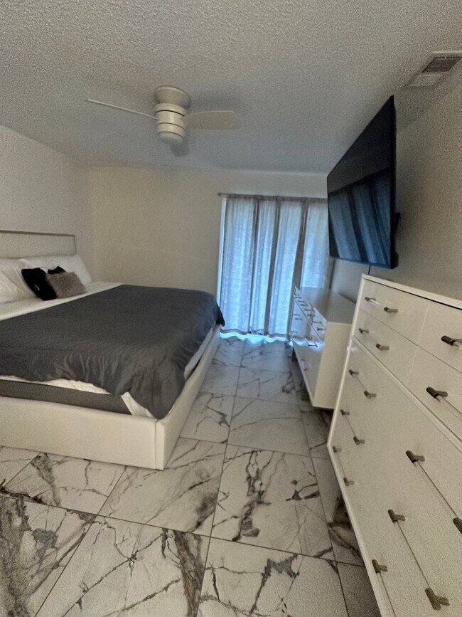 Photo - 188 Boundary Blvd