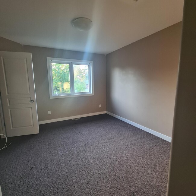 Photo - 420 Toronto St