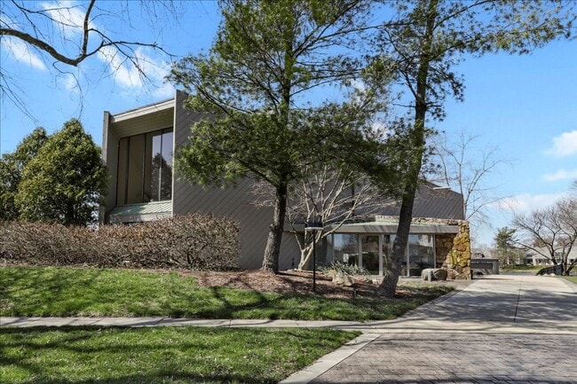 Building Photo - Modern Lakeside Retreat on Lincolnshire Fields Golf Course | 3 Bed, 2.5 Bath