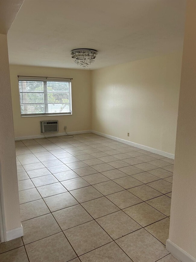 Photo - 1050 E Sample Rd Unit 209