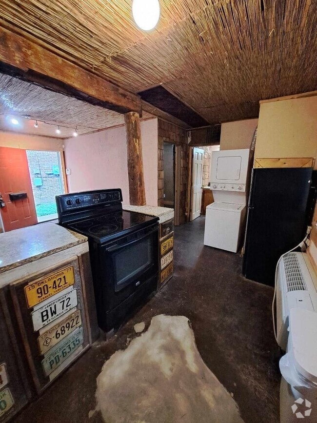Building Photo - 557 N Limestone Unit 3 Rental