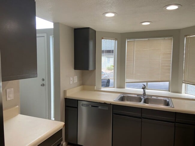 Photo - 3 BED MESA CONDO NEAR GILBERT RD & UNIVERSITY AREA