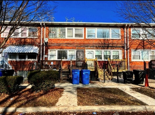 Building Photo - 113 E 37th Pl