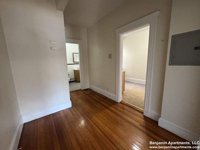 Building Photo - 1377 Commonwealth Ave Unit 5