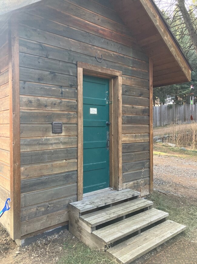 Photo - 63831 Gallatin Rd