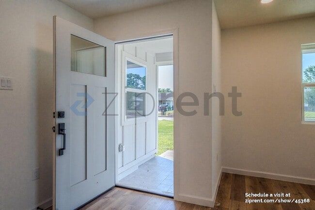 Photo - 3923 Alsace St