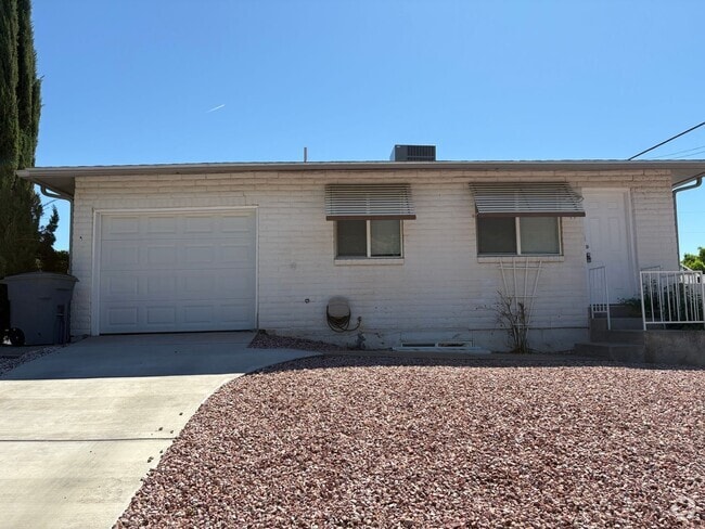 Building Photo - St. George Townhome with a Basement!