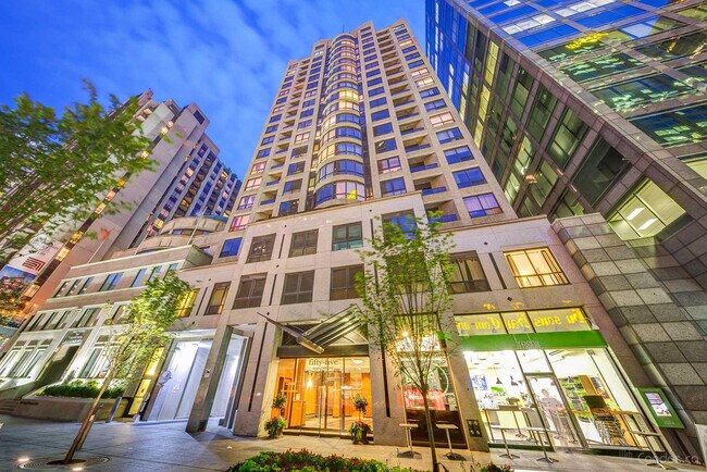 Photo - 55-1855 Bloor St E