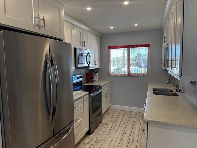 Photo - 708 S Tamiami Trl