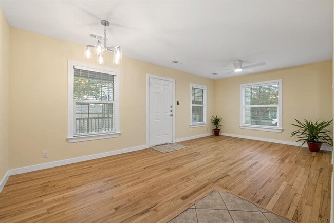 Photo - 6007 Fairway St