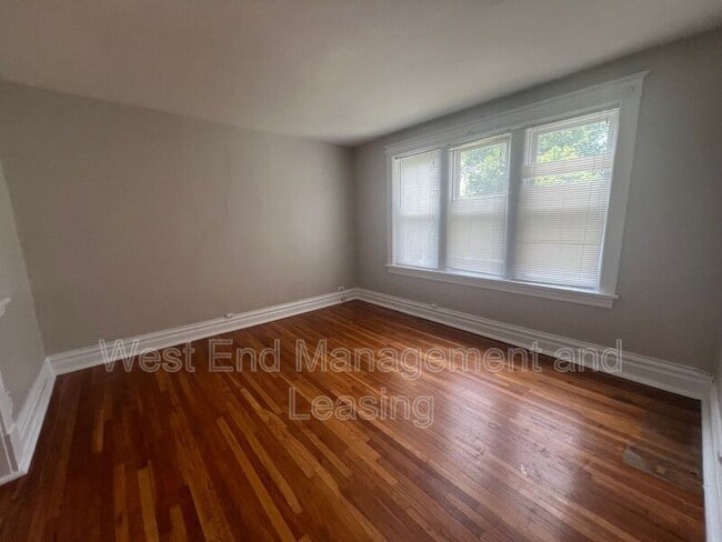 Photo - 1018 Commodore Dr Unit Apt A