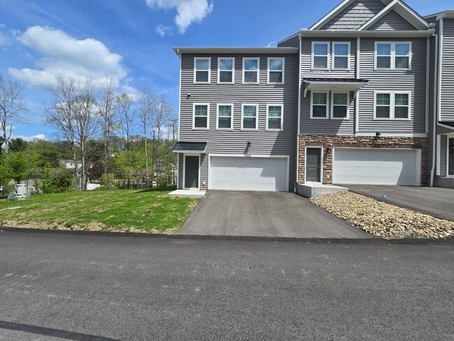 Photo - 3 Bedroom End Unit Townhouse - Franklin Regional School District - AVAILABLE IMMEDIATELY