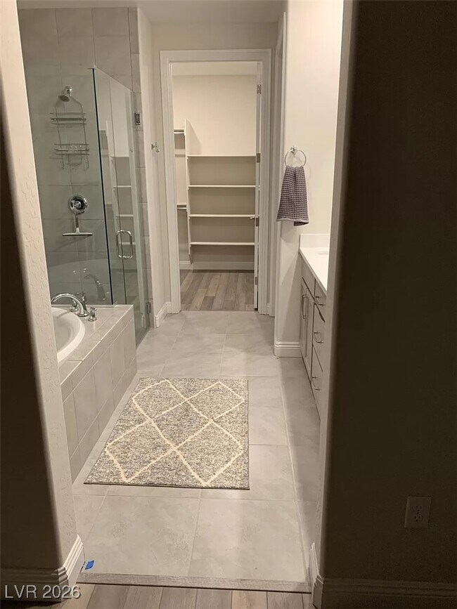 Photo - 92 Lake Oasis St