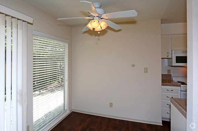 1BR, 1BA - 690 SF
