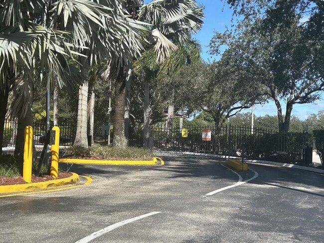 Photo - 751 N Pine Island Rd