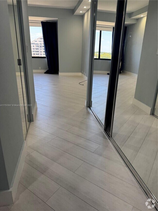 Building Photo - 201 Crandon Blvd Unit 504 Rental