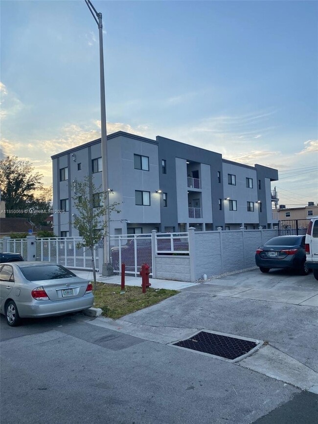 Photo - 423 E 27th St Unit 203