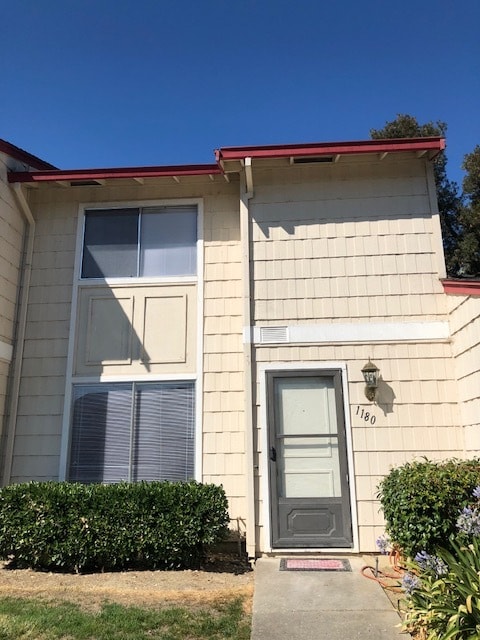 Building Photo - 1180 Spring Valley Common