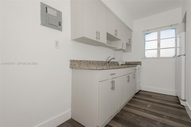 Photo - 8340 Crespi Blvd Unidad 20