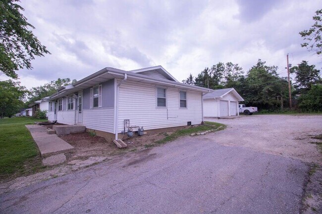 Photo - 2817 N Willowbrook Rd