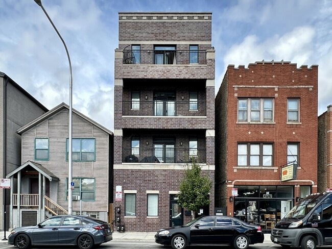 Building Photo - 2338 W Grand Ave Unit J01P Rental