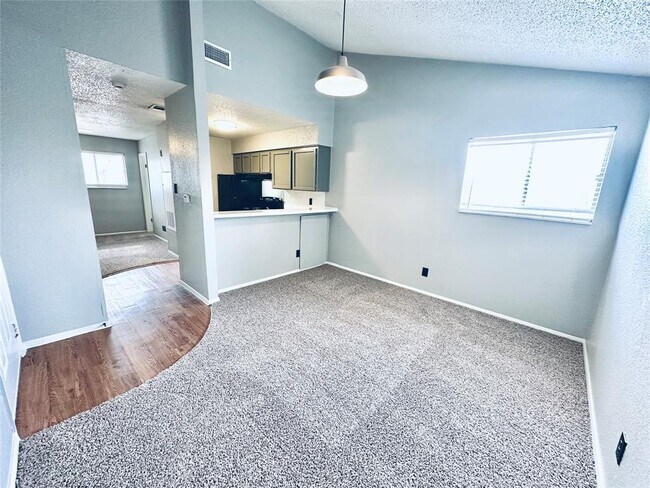 Building Photo - 3702 S 2nd St Unit 321