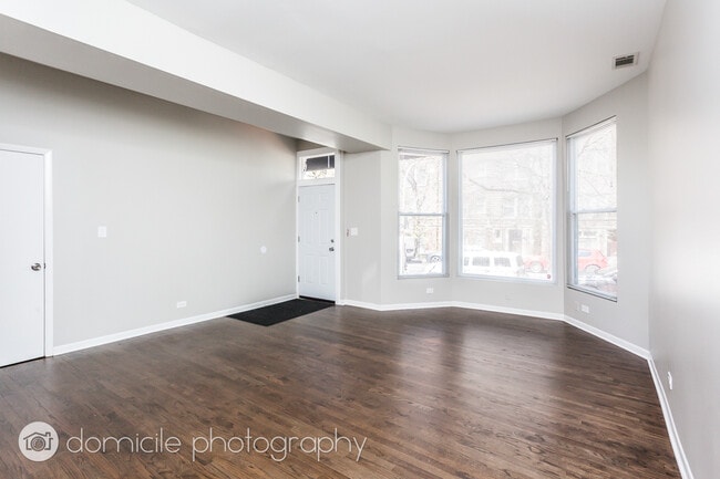 Photo - 1057 W Cornelia Ave Unit 1