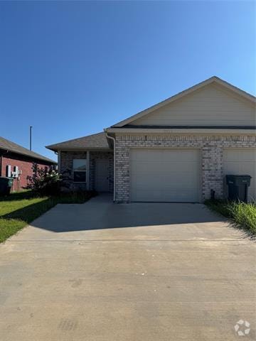 Building Photo - 2915 Peony Dr Rental