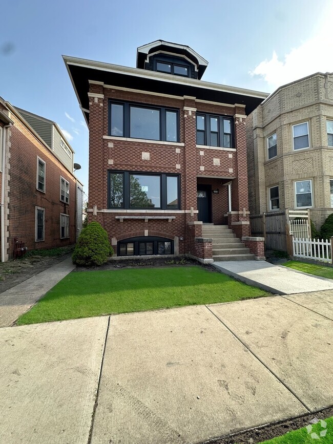 Building Photo - 5131 W Roscoe St Rental