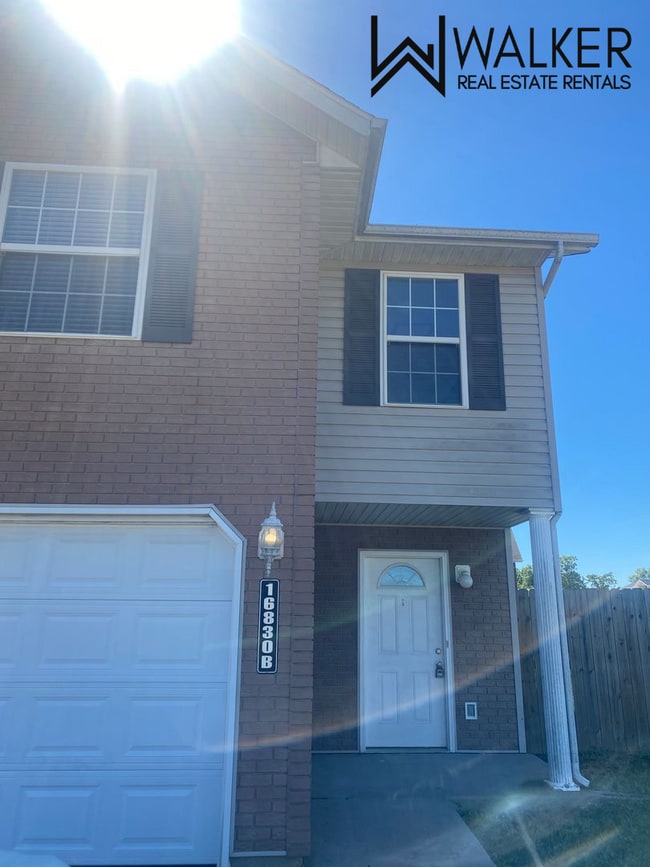 Building Photo - 16830 Huntington Ln Unit B