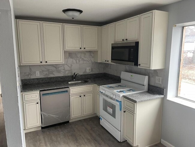 Building Photo - 1112 George St