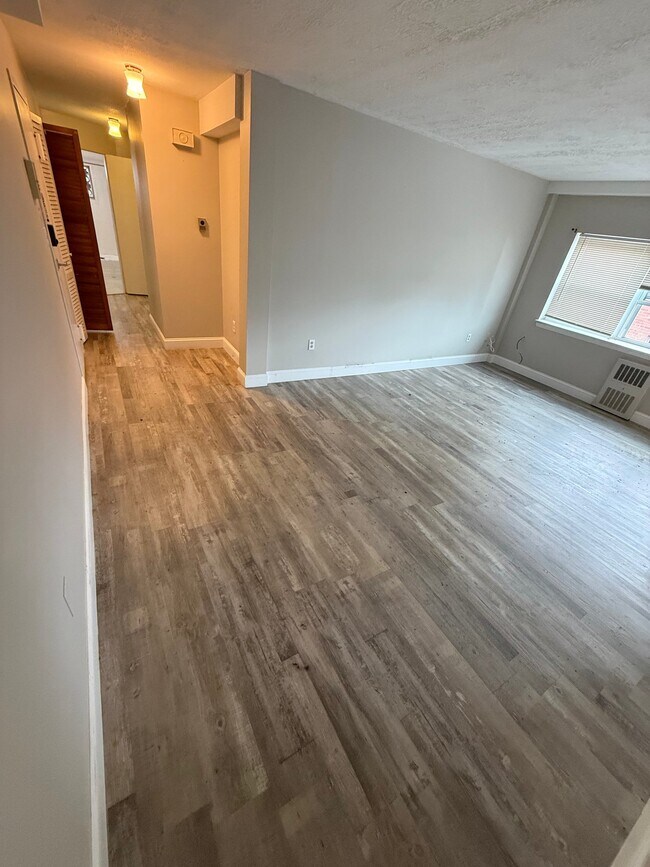 Photo - 50 Gillett St Unit D1