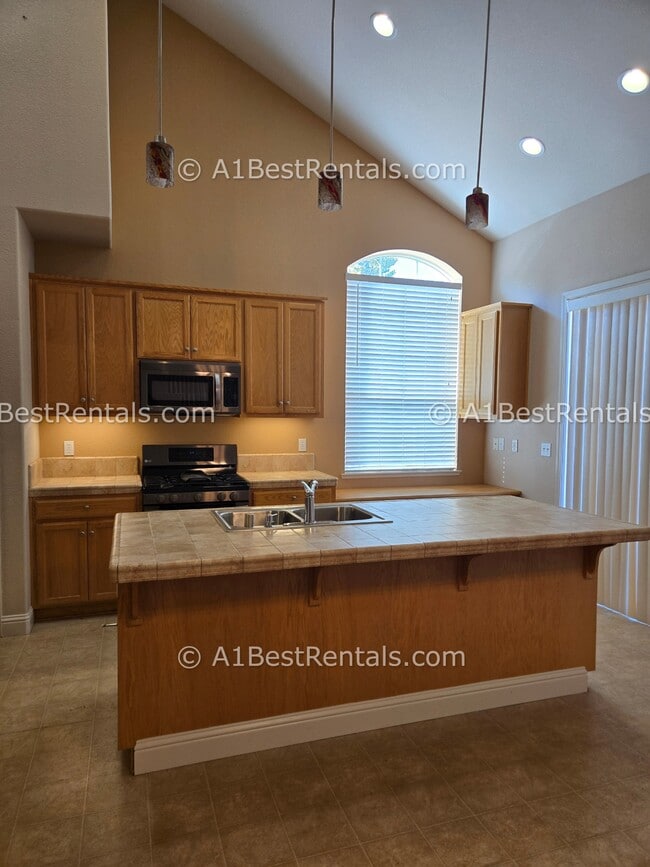 Photo - 1271 Grange Way