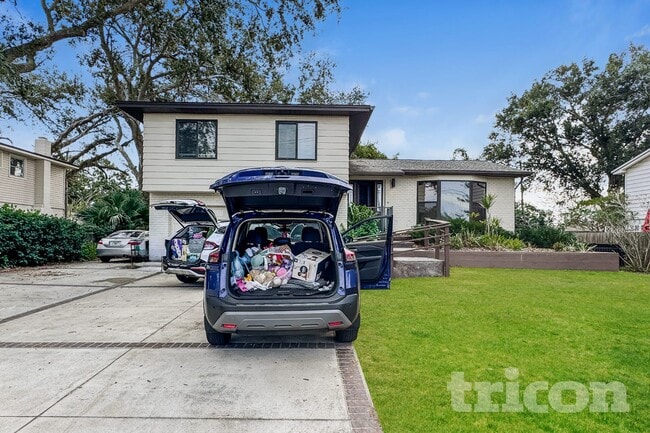 Building Photo - 13764 86th Ave N