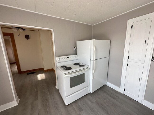 Photo - 2080 SW Washburn Ave