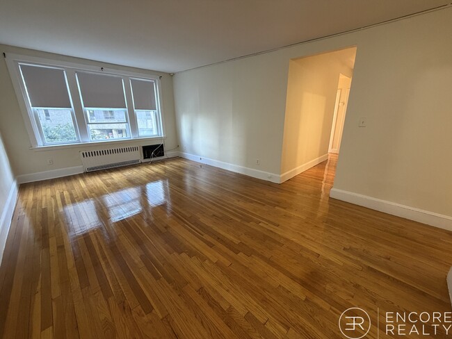 Building Photo - 33 Lancaster Terrace Unit 103