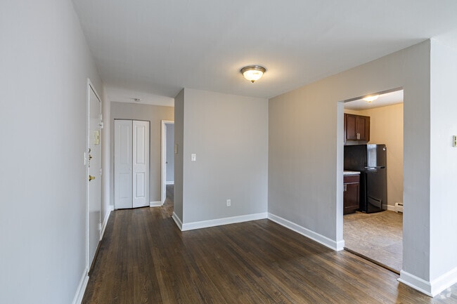 1BR, 1BA - 703SF - Large - Dining Room
