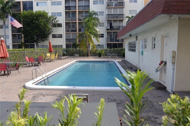 Building Photo - 220 SW 9th Ave Unit 211 Rental