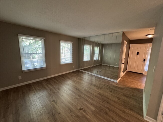 Photo - 2080 Woodlawn Dr SW Unit -
