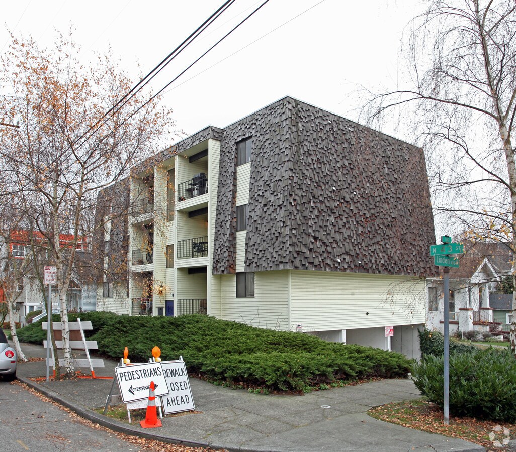 Photo - 801 N 43rd St