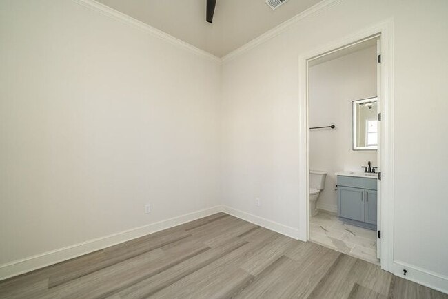 Photo - Luxury 3 bedroom, 3.5 Bath, 2 Car Garage Townhome