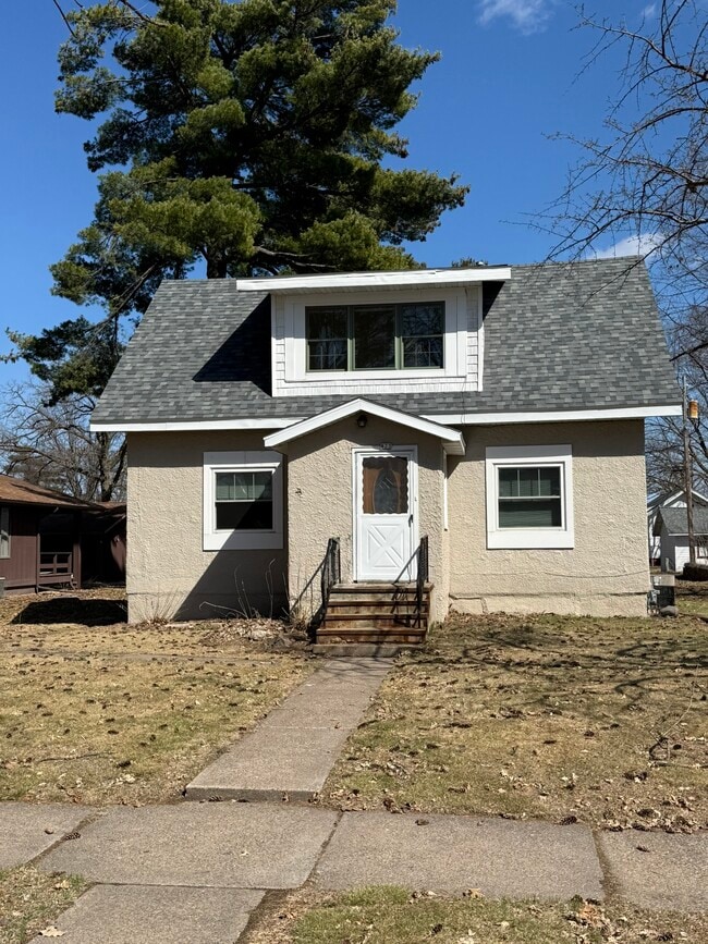 Building Photo - 823 Craite Ave