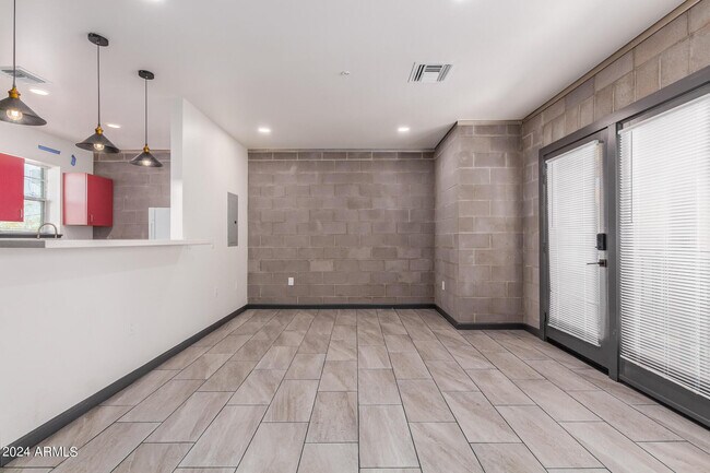 Photo - 129 N 11th Ave Unit Apt 2A