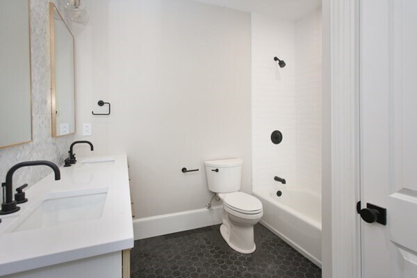 15 Lanark Rd Unit 1