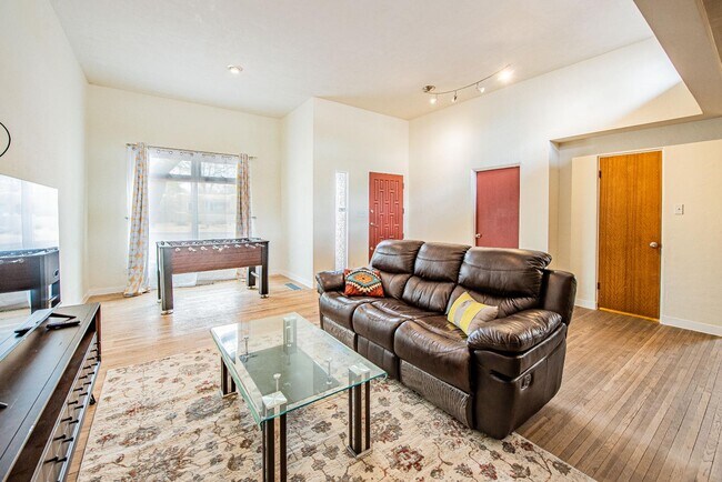 Photo - 444 Sierra Dr SE