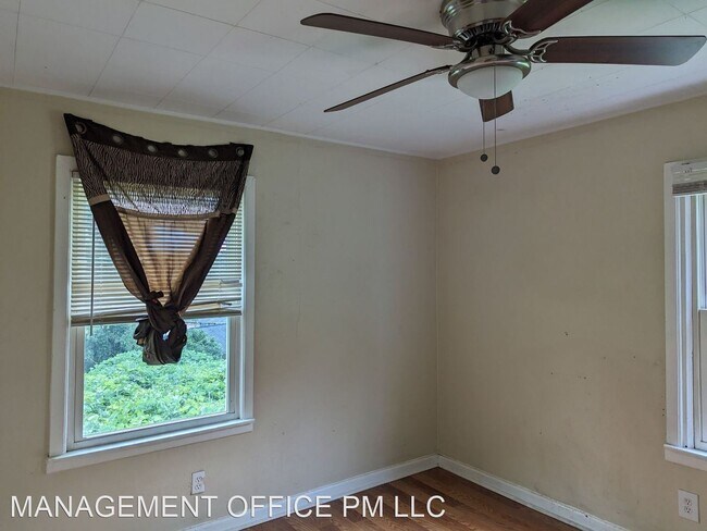 Photo - 2 br, 1 bath House - 1021 S Church St