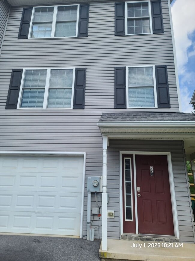 End Unit Town Home in Waynesboro, PA! - End Unit Town Home in Waynesboro, PA!