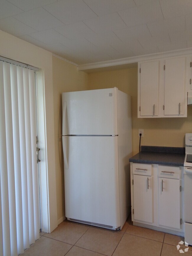 Building Photo - Nice updated unit on the north end of the ... Rental