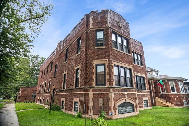 Building Photo - 7958 S Luella Ave Rental